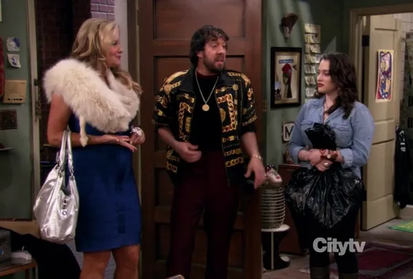 2 Broke Girls Season 1, Episode 21 Review - "And the Messy Purse Smackdown" 3