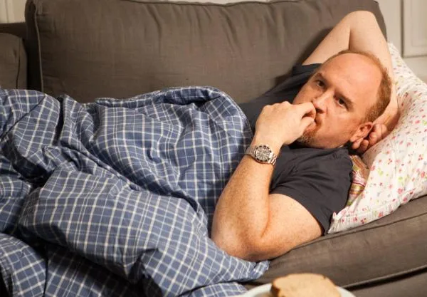 Louie Season 3, Episode 1 Review - "Something Is Wrong" 5