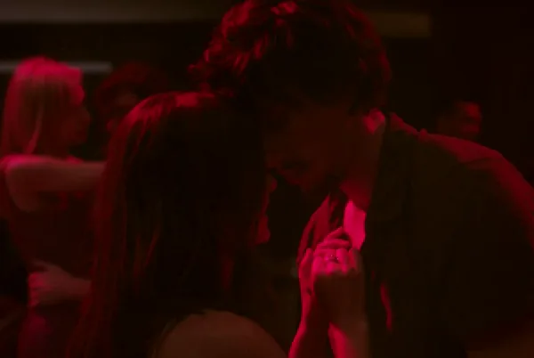 Girls Season 2, Episode 9 Review - "On All Fours" 1